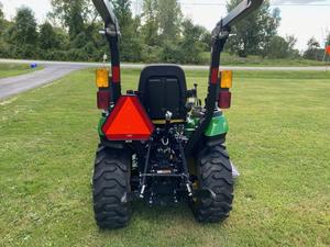 Tractor Utilitario 2025R Nuevo, Tractor Agrícola Compacto de 10HP con Cargador, Retroexcavadora, 4x4, Automático y con Bomba de Motor Avanzada - Product Image 2