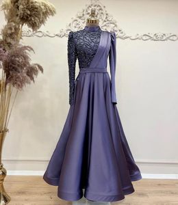 Robe maxi caftan en satin blanc INSPIRATION pour soirée avec motif - Product Image 1