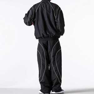 Ensemble de survêtements réfléchissants en polyester avec fermeture éclair et logo personnalisé pour hommes, style streetwear décontracté, coupe-vent noir, avec échantillon gratuit - Product Image 3