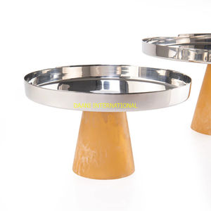 Ensemble de 2 présentoirs à gâteaux de luxe en argent avec plateau en acier inoxydable poli et base effet marbre doré pour gâteaux - Product Image 2