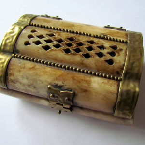 Caja organizadora de joyería de hueso Hexagonal de estilo náutico para mujer, piedra de doble tono, incrustaciones de latón, diseño de Animal pulido, artesanías naturales - Product Image 1