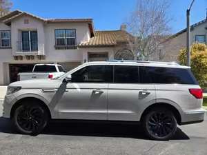 Lincoln Navigator Reserve 2024, SUV de luxe, intérieur clair, moteur atmosphérique 4L, transmission automatique, transmission intégrale, sièges en cuir, Cruiser - Product Image 2