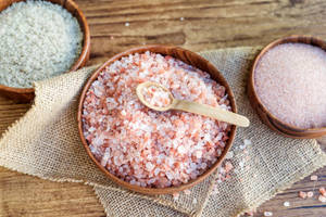 Sal de roca rosa del Himalaya tallada de origen vietnamita para cocinar, baño, terapia de spa y bienestar Suministro mayorista a granel - Product Image 3