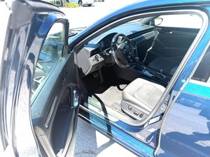 MEJOR OFERTA 2021 VOLKSWAGEN PASSAT R-LINE TRANSMISIÓN AUTOMÁTICA ASIENTOS DE CUERO - Product Image 3