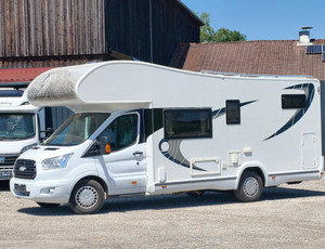 Autocaravana de Alta Gama con Cocina, Baño y Área de Dormir para Viajes de Larga Distancia y Aventuras - Product Image 2