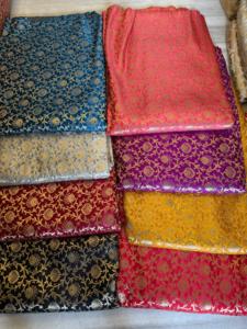 Élégant tissu de brocart jacquard haute densité en soie imprimé motifs floraux Paisley pour robe et tapisserie d'ameublement de vêtements de mode - Product Image 4