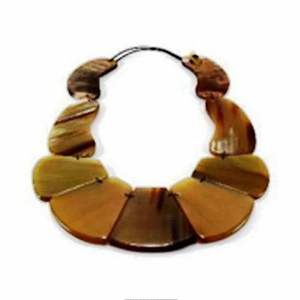 Ensemble cadeau personnel de collier en bois de laque de corne de buffle en forme de trapèze de style moderne fait à la main - Product Image 2