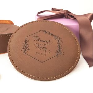 Posavasos Redondos de Madera de Alta Calidad con Logotipo Personalizado al por Mayor, con Soporte Apilable, Diseño Moderno para Bar, Hechos a Mano - Product Image 2