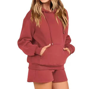 Ensemble de sweat-shirt et short assorti pour femmes, look estival tendance, ensemble de sweat-shirt et short pour femmes, tenue de rue estivale - Product Image 1