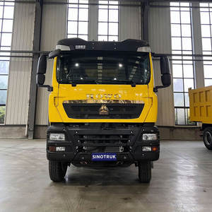 Camion benne d'occasion authentique H o w o 4x4 avec grue et conduite à gauche à vendre - Product Image 4