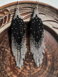 Boucles d'oreilles à breloques en perles de style classique de haute qualité Accessoires à franges longues faits à la main pour femmes à bas prix - Product Image 2