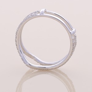 Bague de mariage en chevron avec diamants ronds courbés certifiés IGI pour femme, en argent sterling 925 massif plaqué rhodium, de la marque Avina Jewels, luxe - Product Image 6