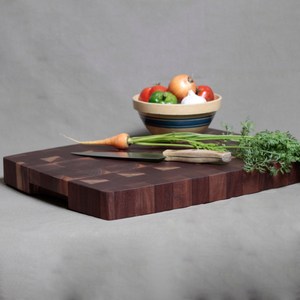 Planche à découper en noyer de qualité supérieure, planche à découper solide conçue pour une utilisation intensive en cuisine, découpe et préparation des aliments - Product Image 2
