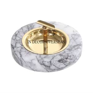 Cenicero de metal chapado en oro de calidad superior Forma única con hojas decorativas de diseñador de vidrio transparente importadas del extranjero - Product Image 6