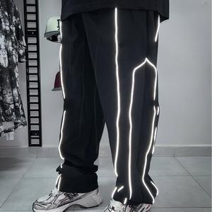 Conjunto Deportivo Personalizado de Alta Gama para Hombre con Empalme de Tiras Reflectantes y Bordado Exquisito, Corte Holgado de Estilo Urbano - Product Image 2