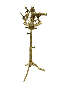 Premium 3 pouces en laiton massif en forme de V sextant trépied support Durable Instrument nautique Navigation marine en gros bateau cadeaux - Product Image 5