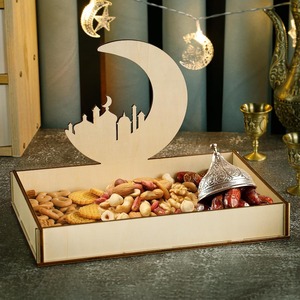 Plateau en bois avec design de style mosquée parfait pour le ramadan iftar servant des dattes et un décor de table islamique festif - Product Image 3