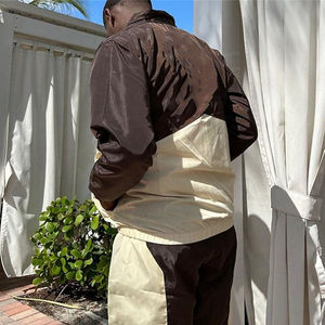 Ensemble veste et jogging deux pièces en nylon et polyester Survêtement coupe-vent de sport Ensembles de shorts de couleur contrastée pour hommes - Product Image 2