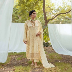 Winter Collection MI Creation Volume BUNAI Pakistan Designers Vestidos largos de 3 piezas de viscosa para mujer con bordado de lentejuelas - Product Image 2