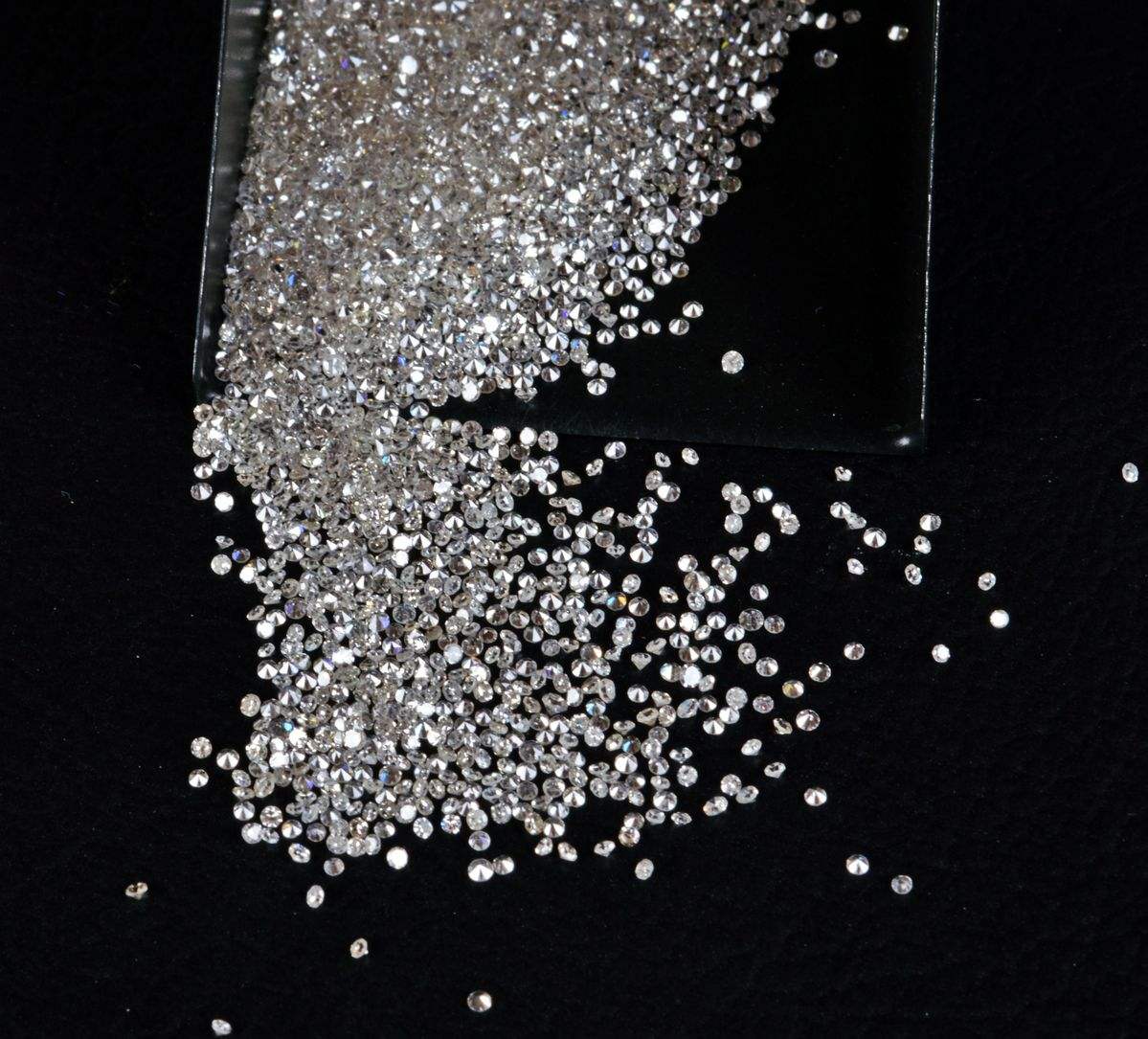 DEF สีขาวล้วน