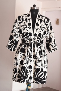 Robe kimono courte matelassée pour femme en coton brodé Suzani à imprimé floral, anti-plis, coupe trapèze, style plage - Product Image 3