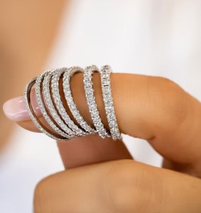 Moissanite เพชรสีขาวเต็มเงินสเตอร์ลิงหมั้นแหวนที่สวยงามวงแหวนสําหรับผู้หญิงและเครื่องประดับที่กําหนดเอง - Product Image 1