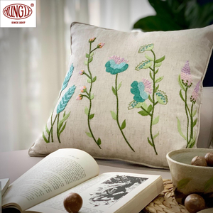 Vente en gros Oreiller à broderie d'animaux floraux Muti-couleurs pour la décoration intérieure Coussin élégant pour améliorer la décoration intérieure - Product Image 4