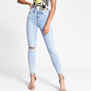 Lo último en 2025, pantalones vaqueros de talla grande de tiro medio para mujer, transpirables, logotipo personalizado, venta al por mayor, pantalones vaqueros de motorista rasgados ajustados para mujer, OEM - Product Image 1