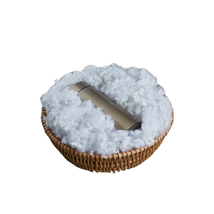 Boules de fibres de <span class=keywords><strong>polyester</strong></span> siliconées 7d 32mm ou 15d 64mm pour le rembourrage des jouets en peluche et des oreillers - Product Image 2