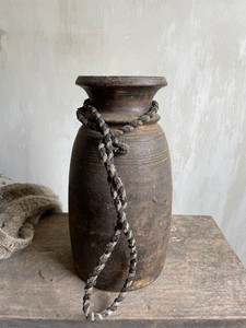 Botella de Madera Nepalí Vintage, Artículo Decorativo Original Hecho a Mano para Navidad, Hogar y Hotel - Product Image 2