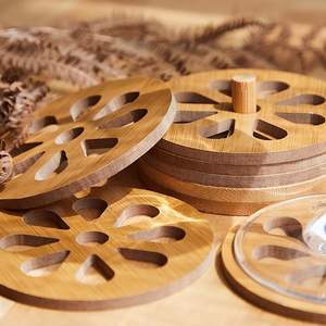 Ensemble de dessous-de-verre en bois naturel, accessoire de table à manger rustique, dessous-de-verre en bois massif, design écologique fait à la main à prix avantageux - Product Image 2