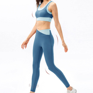 Ensemble de yoga professionnel pour femmes avec logo imprimé, séchage rapide et confortable, short imperméable - Product Image 4