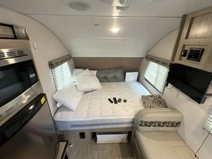 F-o-r-e-s-t River R-Pod 180 d'occasion 2019 prêt à la vente - Product Image 2