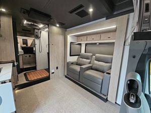 Camping-car de qualité supérieure avec grand espace de vie, robuste, idéal pour le camping - Direct Usine - Product Image 3