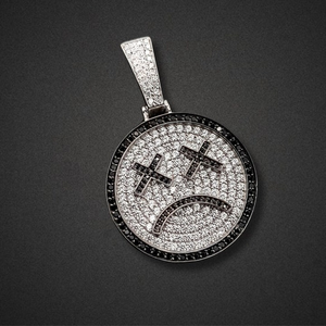 Pendentif Croix Personnalisé en Argent 925 Style Hip Hop, Design Tendance Streetwear Sertie de Diamants Moissanite, Breloques Personnalisées - Product Image 3