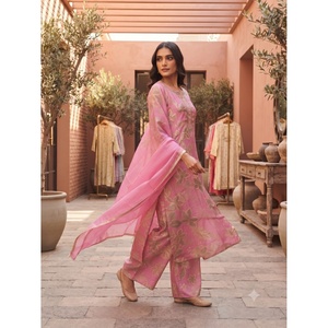 Transformez votre style estival et faites une déclaration élégante avec ce palazzo en mousseline de coton imprimé rose pour femme, une pièce exquise. - Product Image 2