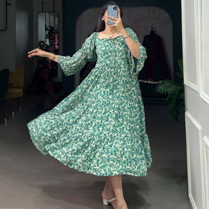 ชุดเสื้อกระโปรงปาร์ตี้สวยๆมีผ้าจอร์เจียสามชั้น - Product Image 1