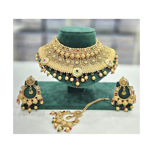 Ensemble de bijoux de mariée de qualité supérieure fabriqué avec collier ras du cou boucles d'oreilles et Maang Tikka pour les mariées parfait pour les événements festifs de mariage - Product Image 1