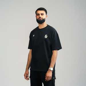 T-shirt Oversize Dreamchaser Easah Fitness en Jersey Noir de 200 Grammes avec Motifs Imprimés – Numéro de Modèle - Product Image 3