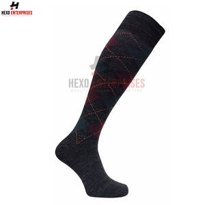 Chaussettes longues de service OEM Chaussettes de sport longues Chaussettes de sport longues personnalisées Vente en gros de chaussettes thermiques auto-chauffantes personnalisées de haute qualité pour hommes - Product Image 5