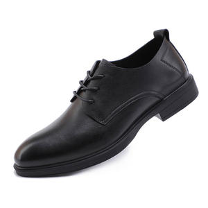 Des baskets respirantes à lacets de luxe pour hommes de qualité supérieure conviennent à la fois au bureau et aux occasions professionnelles. - Product Image 5
