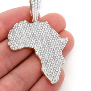Colgante con abalorio de mapa de África en plata de ley 925 con acentos de laboratorio brillantes y diamantes brillantes - Product Image 1