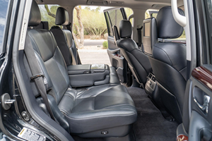 SUV Premium de Lujo, Tamaño Completo, Motor V8 de 5.7L, Automático, con Interior de Cuero y Funciones Avanzadas de Seguridad - Product Image 6