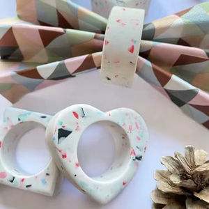 Nouveaux anneaux de serviette faits à la main bonne qualité ronds de serviette en terrazzo coloré pour la décoration de table de dîner de fête de mariage - Product Image 1