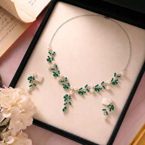 Ensemble de bijoux fins Hallmark, design Sadabahar classique en argent vert, plaqué or avec pierres en zircon pour les mariages et les fêtes - Product Image 1