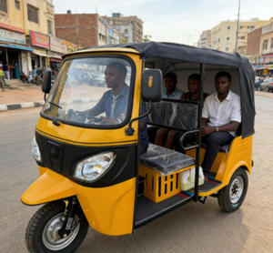 Tuk-tuk électrique à moteur synchrone à aimants permanents pour 5 passagers, destiné au transport commercial de passagers en Asie du Sud-Est - Product Image 1
