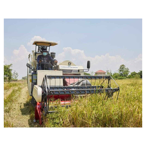 Moissonneuse-batteuse polyvalente équipée d'une tête de coupe large et d'un capteur d'humidité des grains pour des opérations agricoles intelligentes - Product Image 5