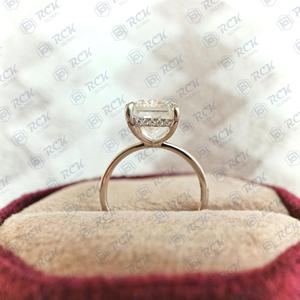 2,50 CTW Emerald Cut Hidden Halo Moissanite Yellow Gold Claw Setting VVS Clarity Wedding Fitting Ring para mujeres - Product Image 2