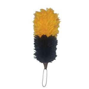 Pluma de gallina con colores de la bandera ucraniana, adornada con un diseño de patrón natural, diseñada para ser usada en decoraciones de boda. - Product Image 6