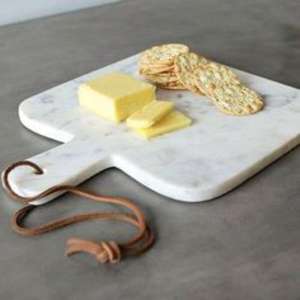 Tabla de cortar de mármol hecha a mano para la preparación de alimentos, elegante herramienta multiusos versátil - Product Image 1